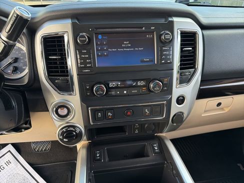 Used 2017 Nissan Titan SV AWD/4WD image 28