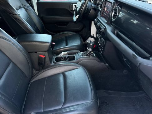 Used 2022 Jeep Wrangler Unlimited Sahara AWD/4WD image 16