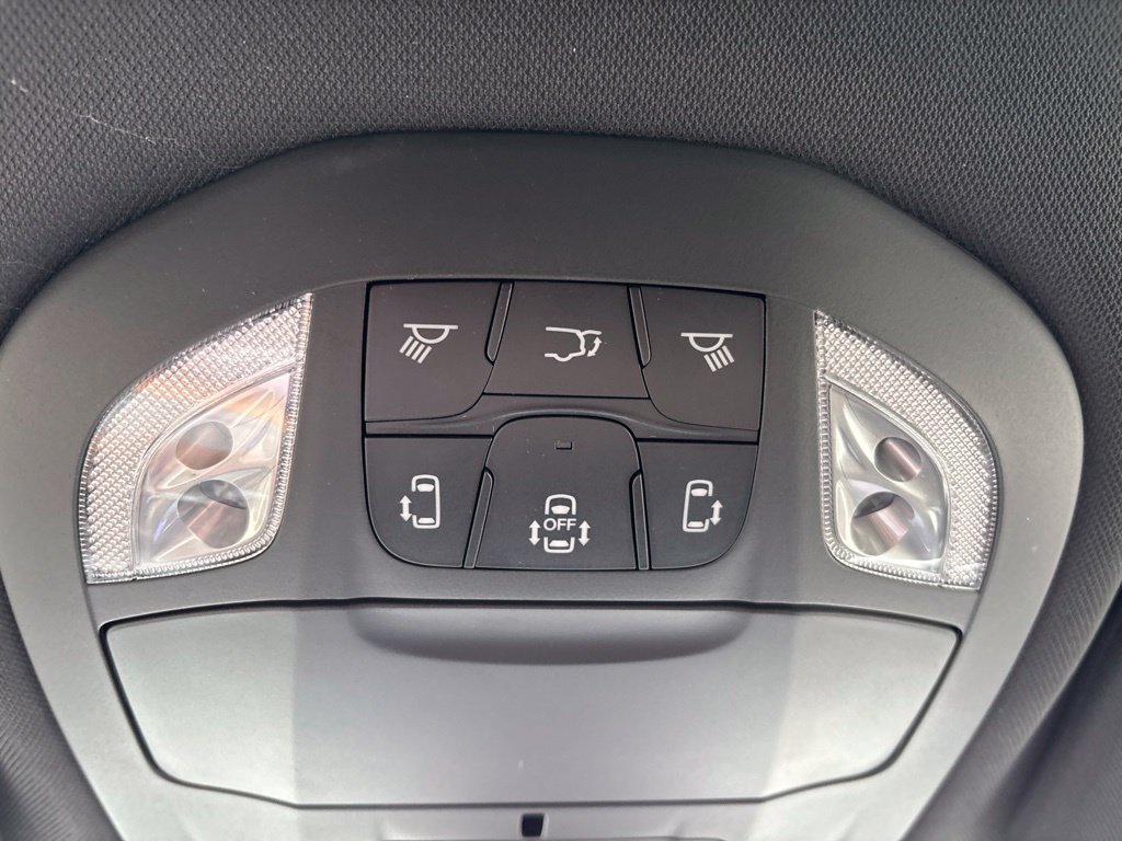 New 2027 Chrysler Pacifica Select FWD image 5