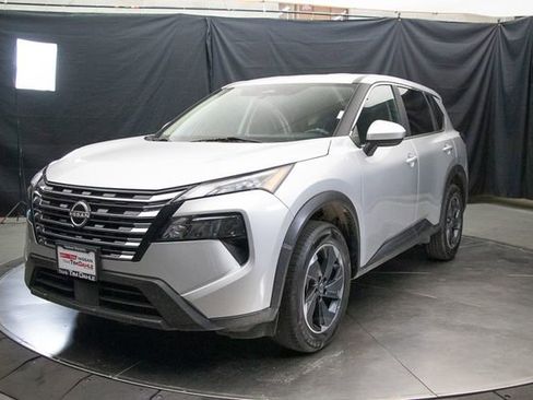 Used 2024 Nissan Rogue SV image 6