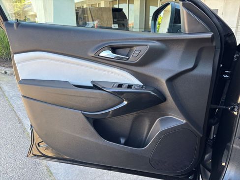 Used 2025 Chevrolet Trax LT image 18