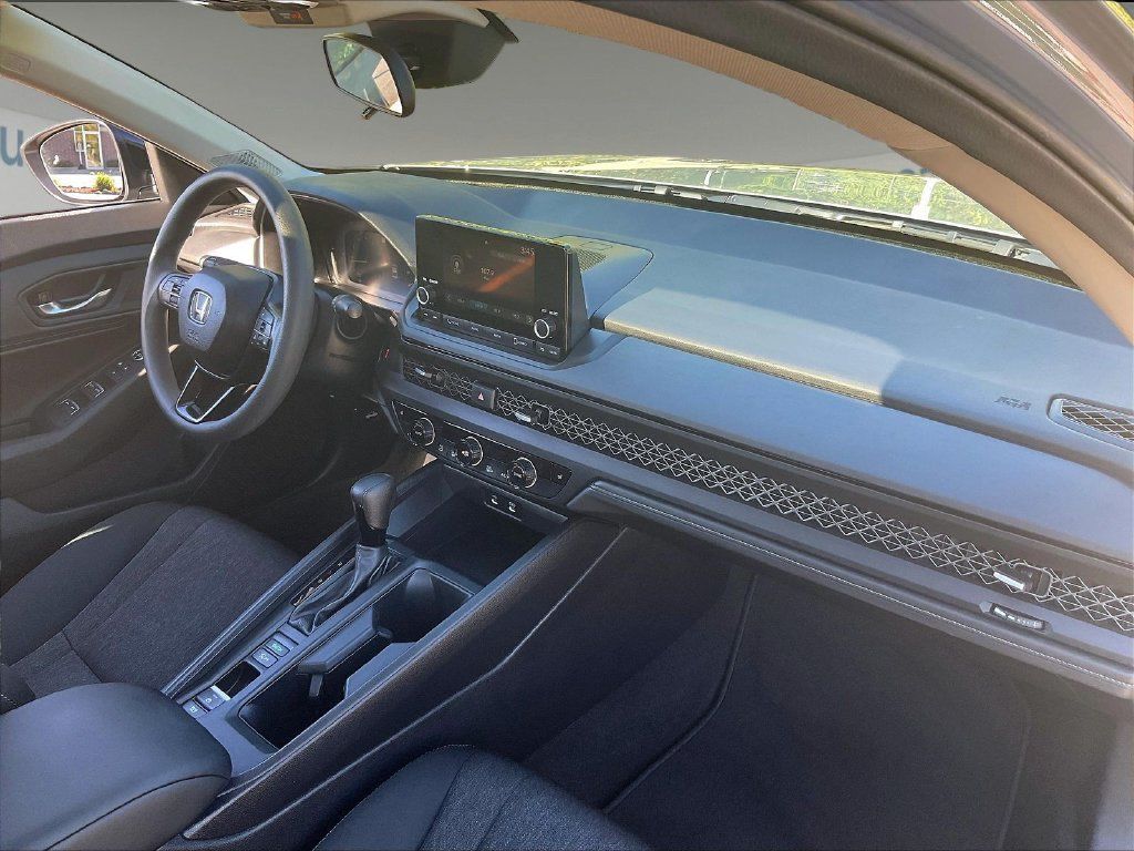 Used 2025 Honda Accord SE image 14