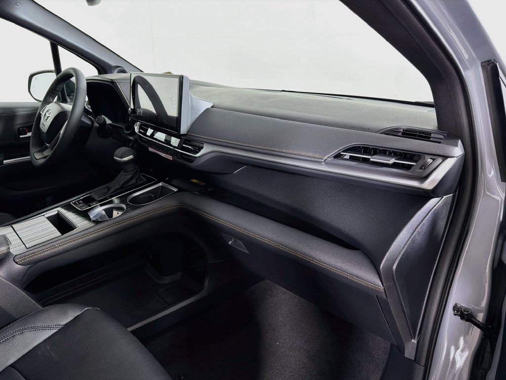 New 2026 Toyota Sienna XLE Woodland Edition AWD/4WD image 27