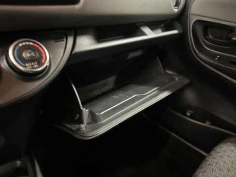 Used 2017 Toyota Yaris L image 38