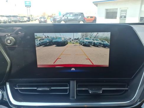 Used 2024 Chevrolet Trax RS w/ Sunroof Package FWD image 20