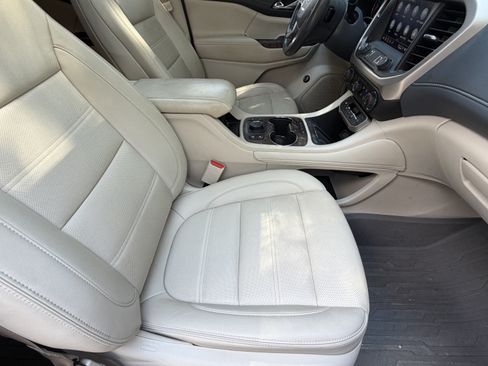 Used 2021 GMC Acadia Denali w/ Denali Technology Package FWD image 44