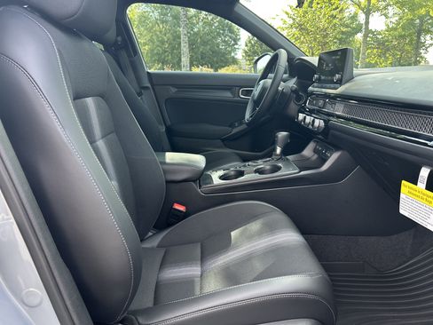 Used 2025 Honda Civic Sport image 31