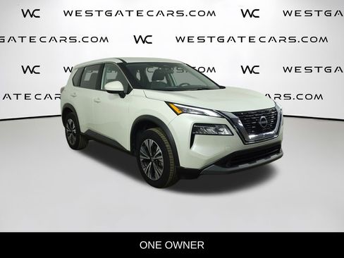Used 2023 Nissan Rogue SV image 2