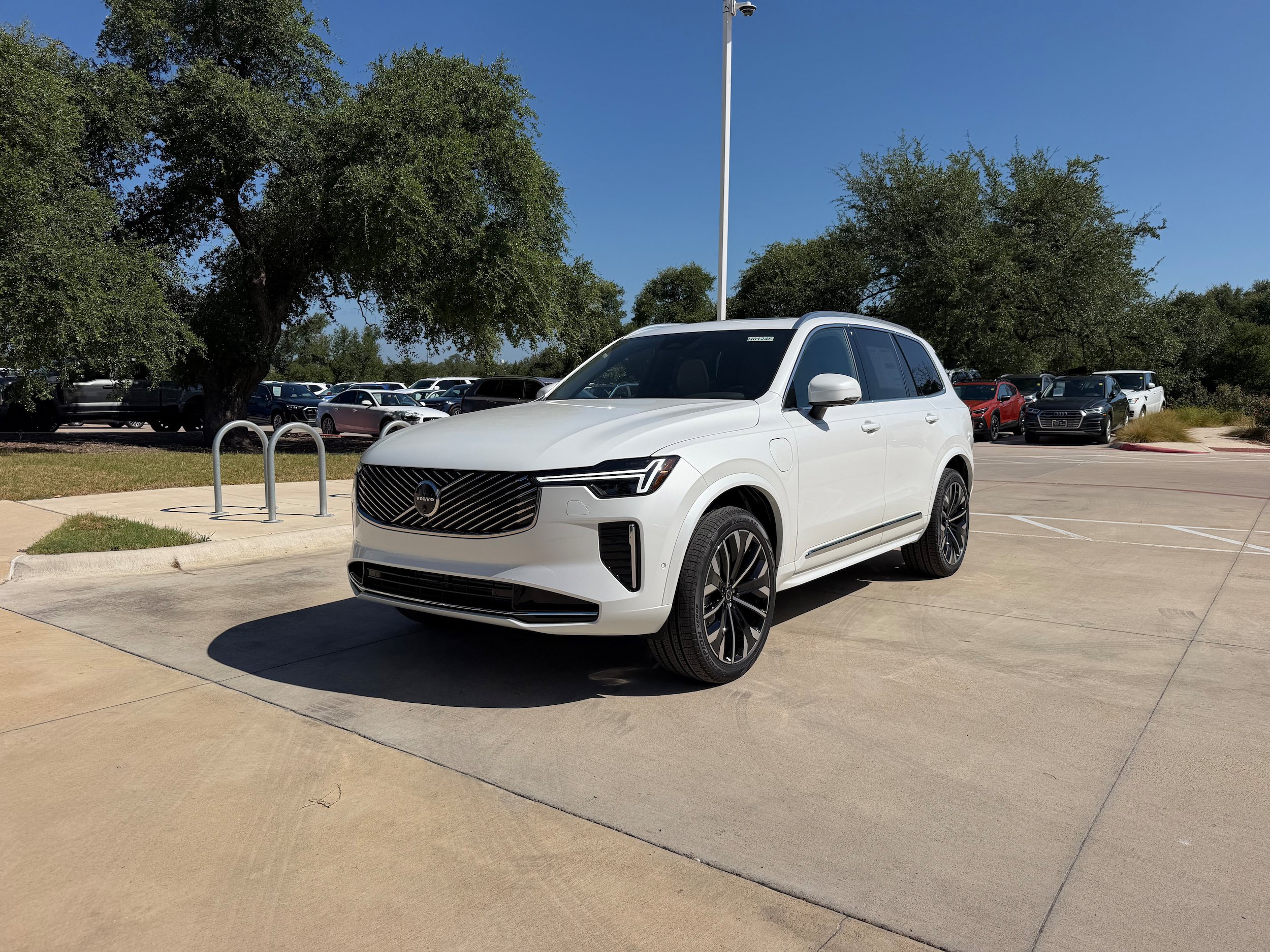 New 2026 Volvo XC90 T8 Plus w/ Protection Package Premier AWD/4WD image 2