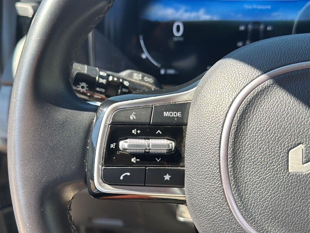 Used 2024 Kia Carnival SX FWD image 27