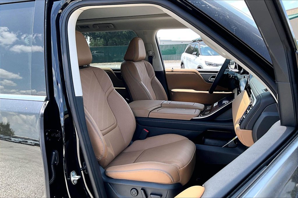 New 2027 INFINITI QX80 Luxe w/ Cargo Package RWD image 38