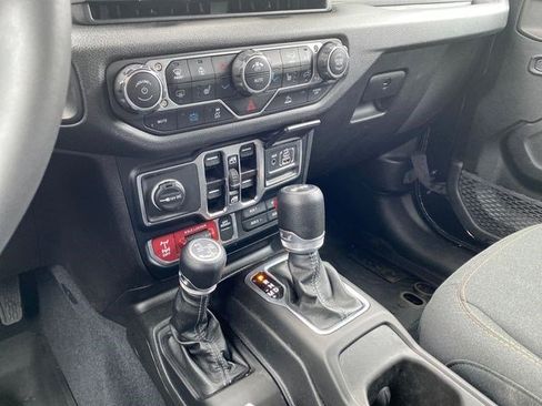 Used 2024 Jeep Wrangler Unlimited AWD/4WD image 15