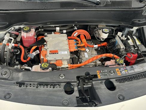 Used 2022 Chevrolet Bolt EUV LT w/ Convenience Package image 32