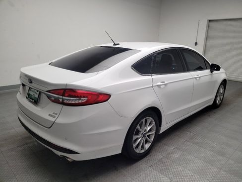 Used 2017 Ford Fusion SE w/ Fusion SE Technology Package image 9