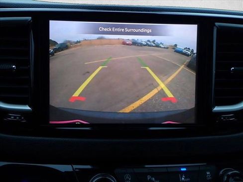 Used 2022 Chrysler Pacifica Touring-L image 19