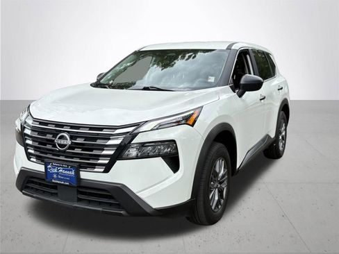 Used 2024 Nissan Rogue S AWD/4WD image 2