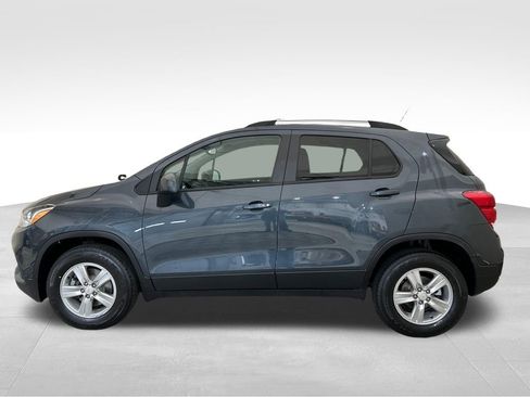 Used 2022 Chevrolet Trax LT w/ LT Convenience Package AWD/4WD image 2