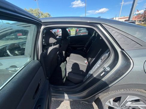 Used 2025 Hyundai Elantra SEL w/ Cargo Package FWD image 23