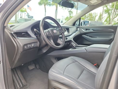 Used 2021 Buick Enclave Essence FWD image 9
