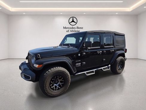Used 2018 Jeep Wrangler Unlimited Sahara AWD/4WD image 2
