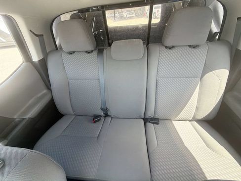 Used 2020 Toyota Tacoma SR5 AWD/4WD image 14