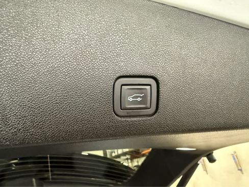 Used 2023 Cadillac XT6 Sport w/ Technology Package image 25