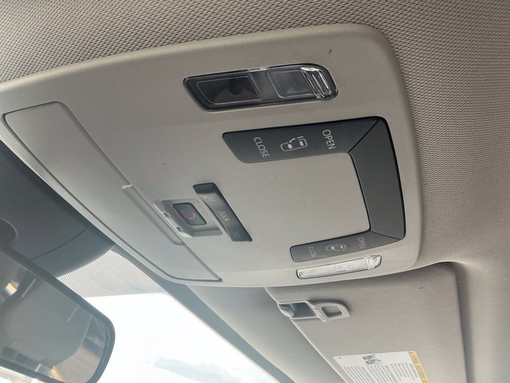 Used 2024 Toyota Sienna LE AWD/4WD image 19