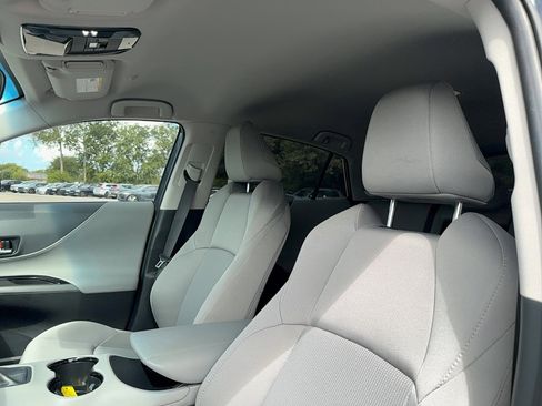 Used 2024 Toyota Venza LE image 13
