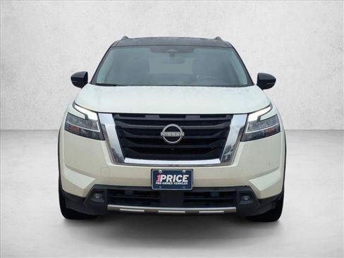 Used 2022 Nissan Pathfinder SL w/ SL Premium Package FWD image 2