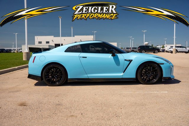 Used 2017 Nissan GT-R Premium AWD/4WD image 8