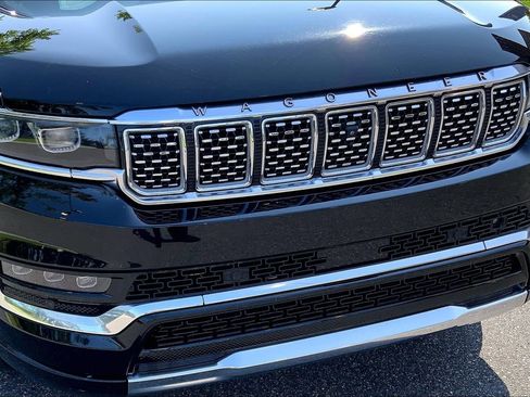 Used 2022 Jeep Grand Wagoneer Series III AWD/4WD image 30