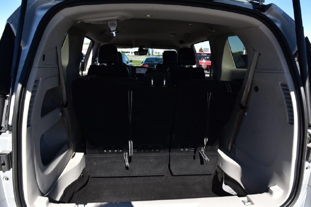 Used 2024 Chrysler Pacifica Touring-L FWD image 26