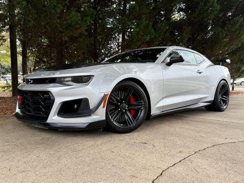 Used 2018 Chevrolet Camaro ZL1 image 2
