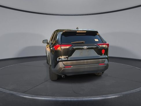 Used 2022 Toyota RAV4 LE FWD image 7