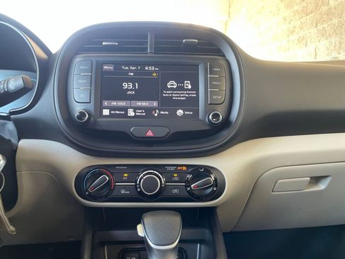Used 2025 Kia Soul LX w/ LX Technology Package image 20