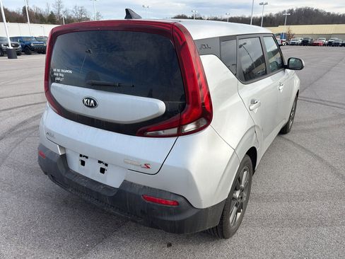 Certified 2021 Kia Soul S image 5