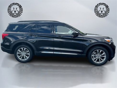 Used 2023 Ford Explorer XLT w/ Equipment Group 202A image 4