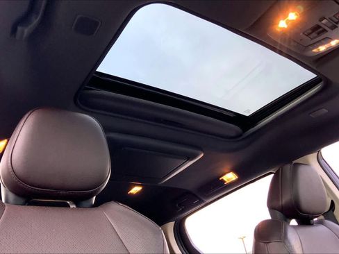 Used 2022 Toyota Sienna Platinum image 13