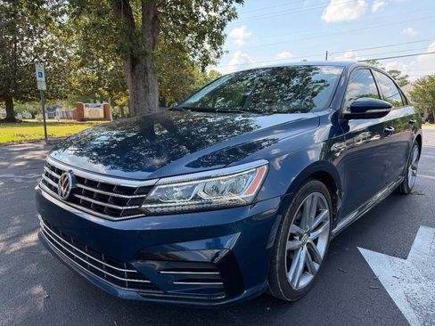 Used 2018 Volkswagen Passat 2.0T R-Line w/ R-Line Lighting Package FWD image 2