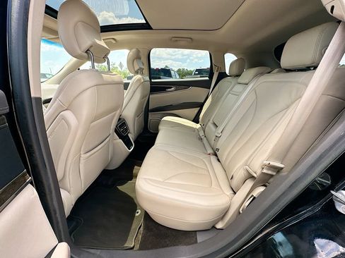 Used 2017 Lincoln MKX Reserve w/ Lincoln MKX Climate Package FWD image 17