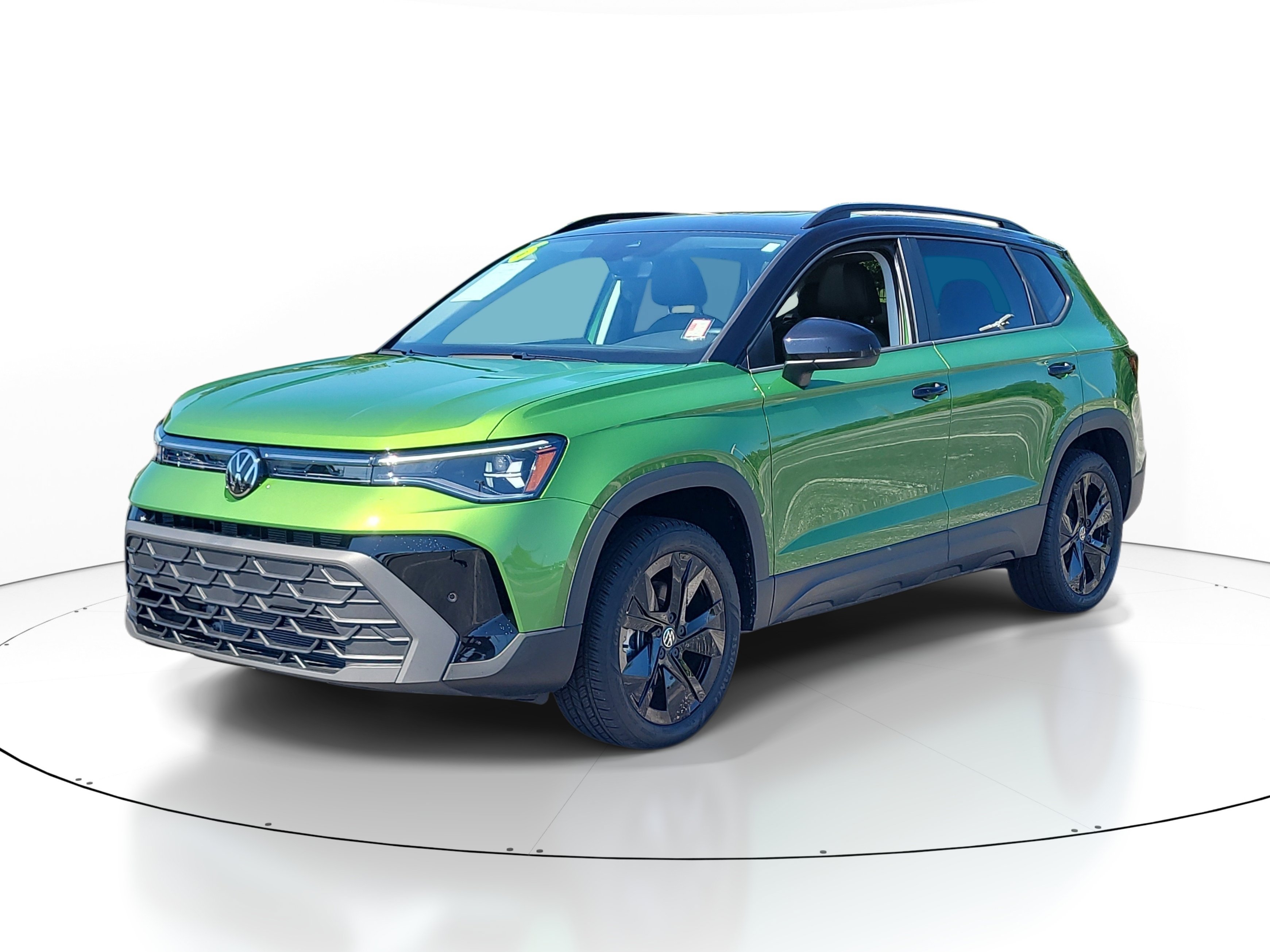 Used 2026 Volkswagen Taos SE FWD image 3