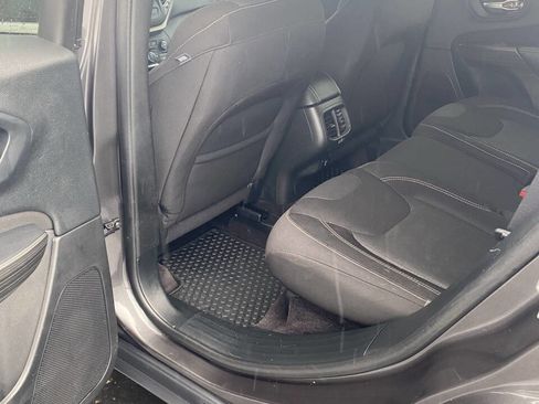 Used 2016 Jeep Cherokee Latitude w/ Cold Weather Group image 5