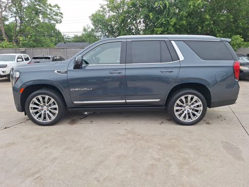 Used 2021 GMC Yukon Denali w/ Denali Premium Package AWD/4WD image 3