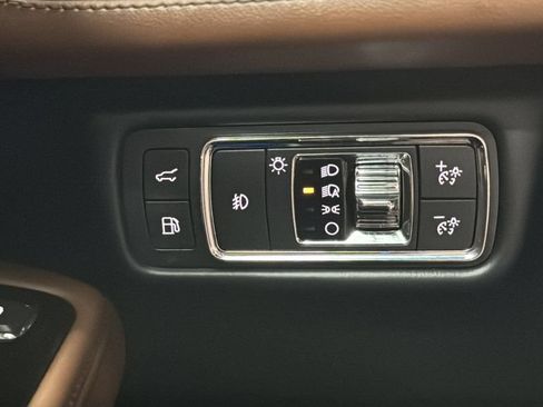 Used 2022 Lincoln Aviator Grand Touring AWD/4WD image 34