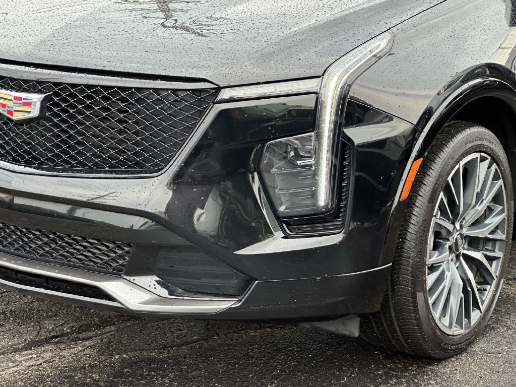 Used 2024 Cadillac XT4 Sport AWD/4WD image 8