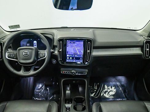 Certified 2025 Volvo XC40 B5 Core AWD/4WD image 15