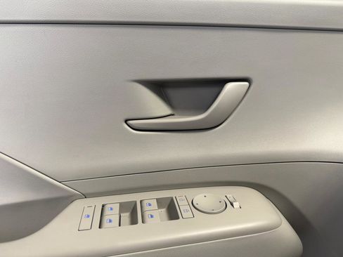 Used 2025 Hyundai Kona SEL image 12