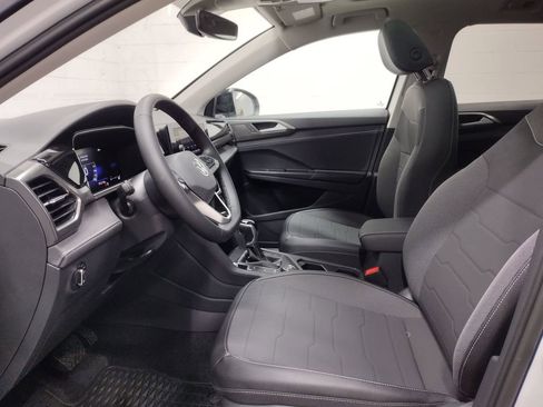 New 2025 Volkswagen Taos SE image 21