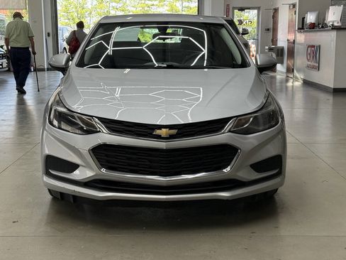 Used 2017 Chevrolet Cruze LT w/ Convenience Package FWD image 6