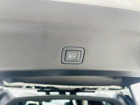 Used 2024 Chevrolet Tahoe Z71 w/ Luxury Package image 11